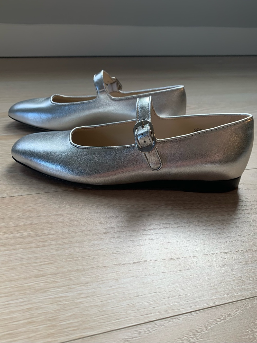 Le Monde Beryl Metallic Silver Leather Mary Jane Flats NWT Size 38.5 IT - Picture 6 of 10
